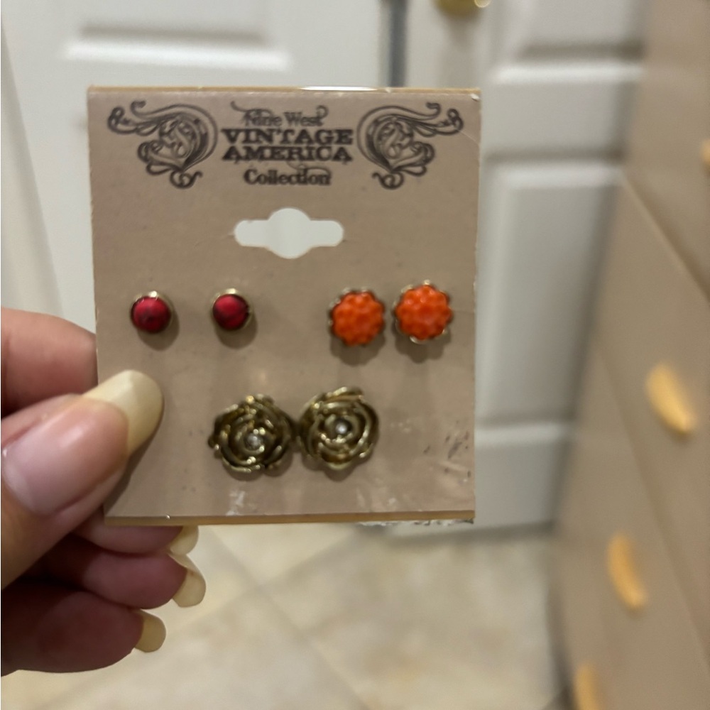 Vintage America Collection Red and Orange Stud Earrings Set